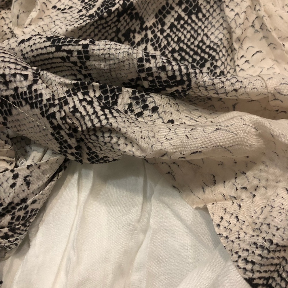 Snakeskin Print One Shoulder Romper - Picture 5 of 5